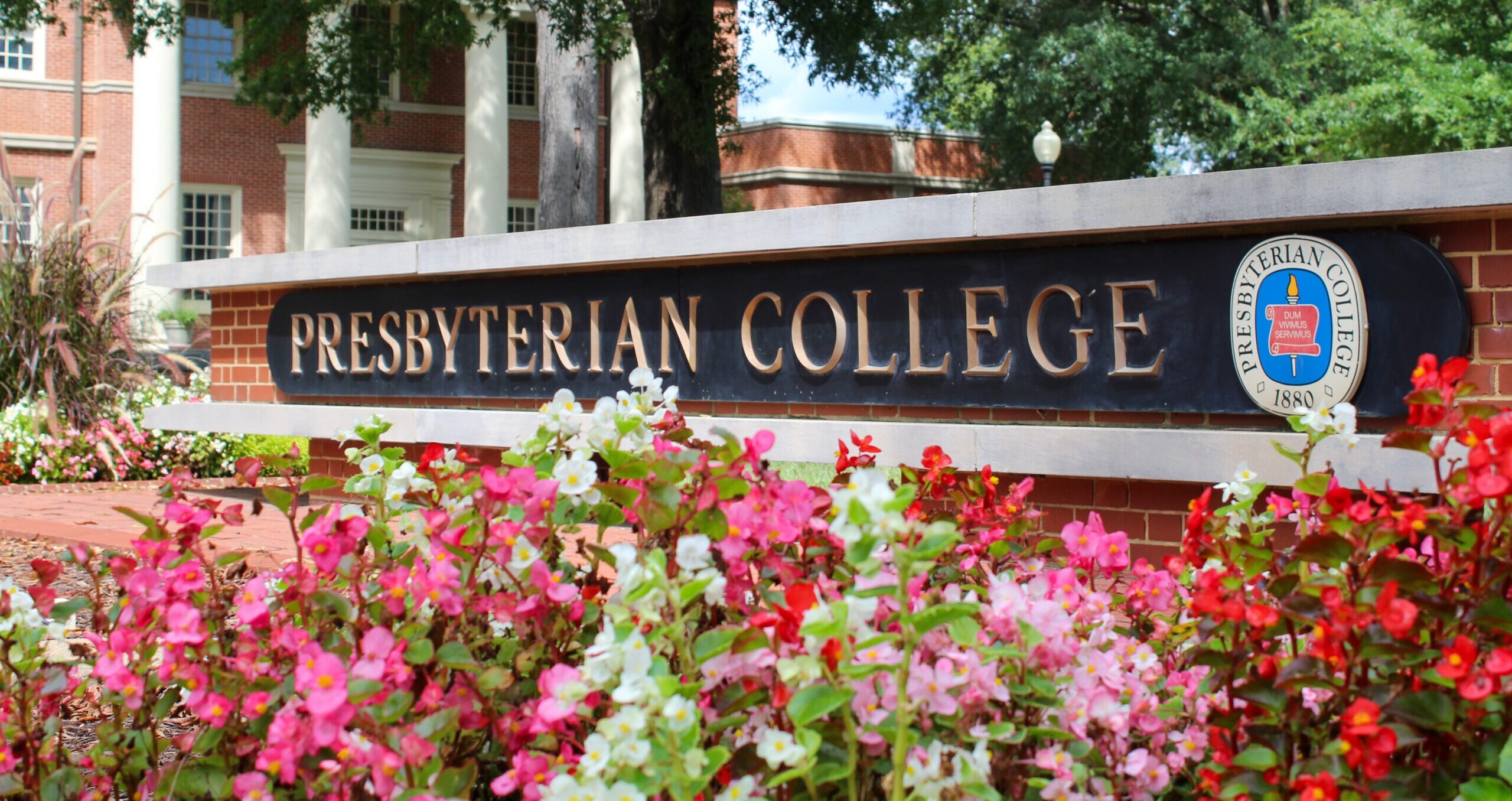 Presbyterian College sign with blooming flowers