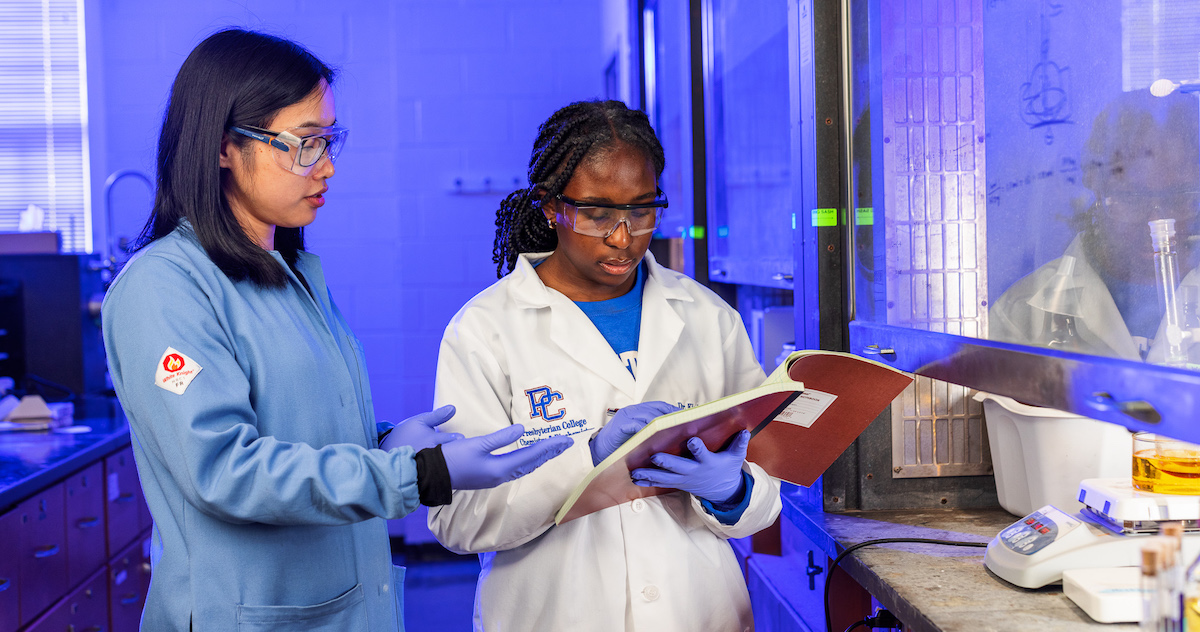 Assistant professor of chemistry and biochemistry Dr. Kimberly De La Cruz in the lab with Presbyterian College student Lasha Facey.