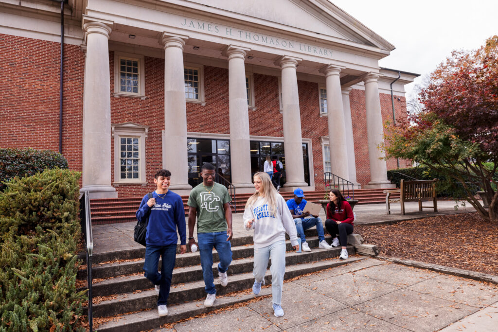 Presbyterian College students walking outside of James H. Thomason Library.