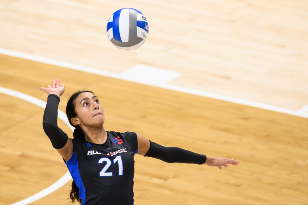 Sophia Del Valle spiking a volleyball. 