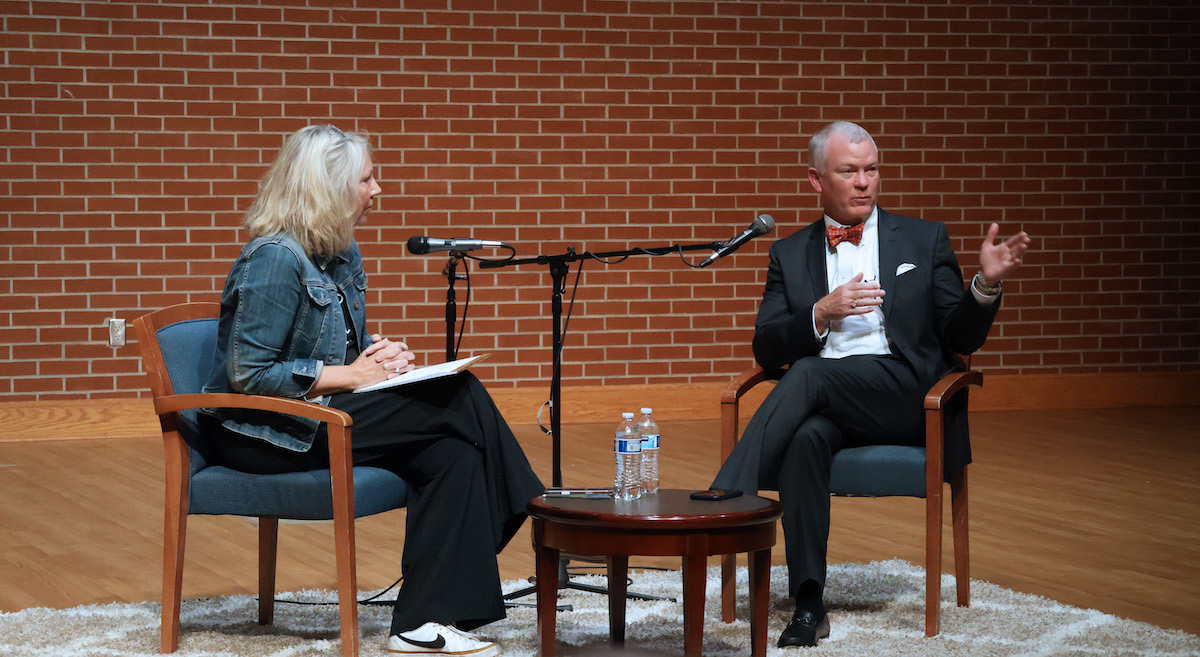 2025 Truist Lecture speaker Lee Hunter '94 with moderator Susan Tallman, a local real estate agent.