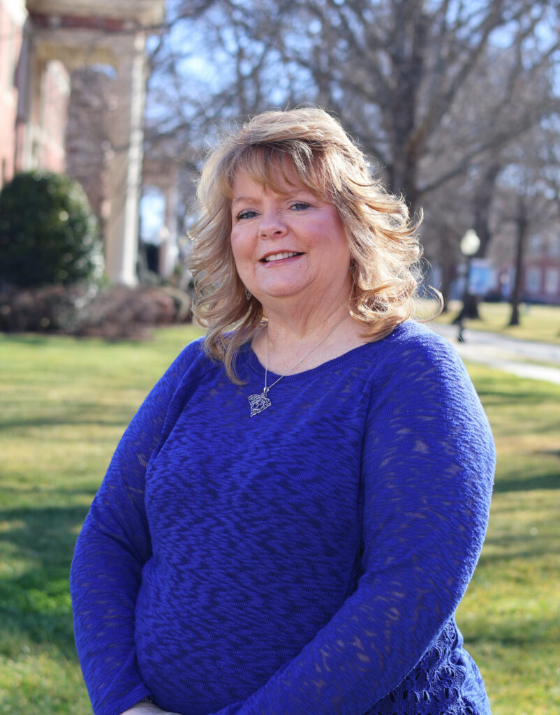 Julie Coats Headshot