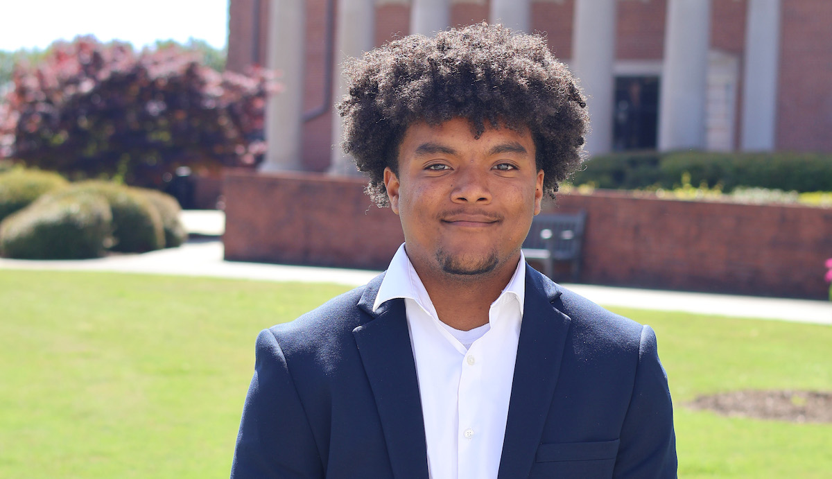 Rising senior Jaden Holder '27 presented his honors research in physics at Presbyterian College's 2026 Honors Day Symposium.