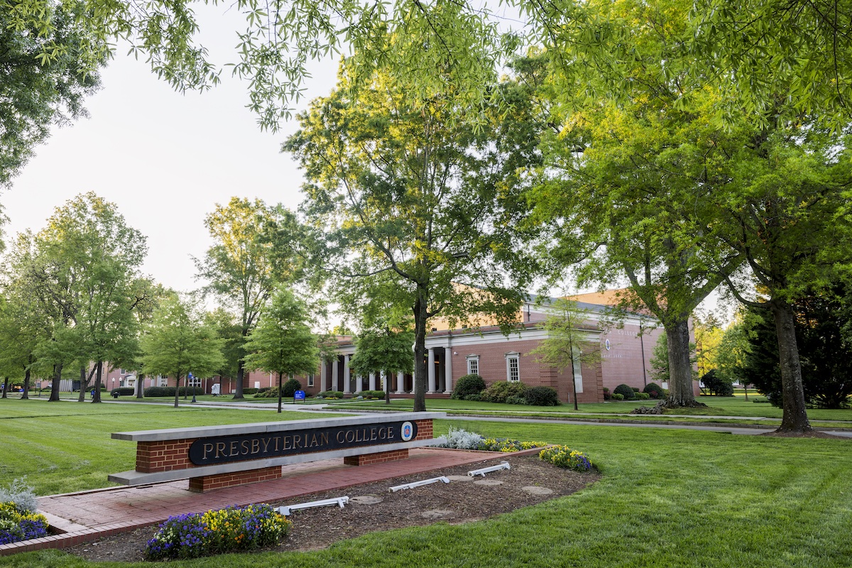 View of the Presbyterian College sign on the Vance Plaza with Belk Auditorium in the background.